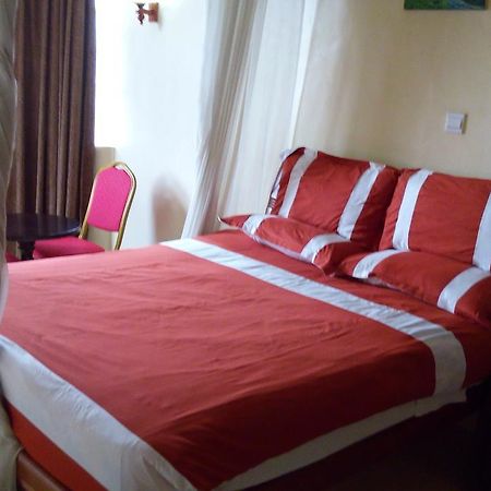Royal Palm Hotel And Suites Nakuru Esterno foto