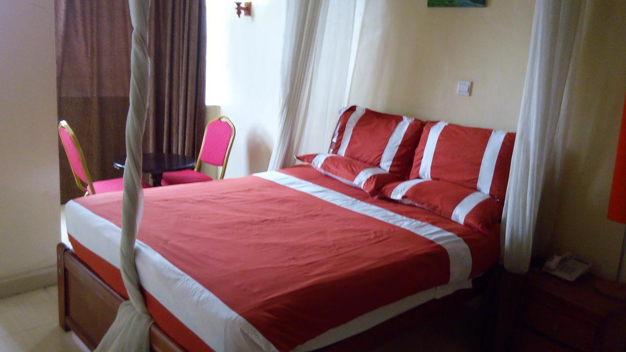 Royal Palm Hotel And Suites Nakuru Esterno foto