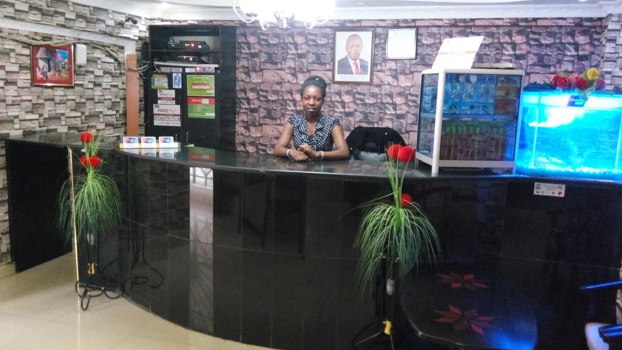 Royal Palm Hotel And Suites Nakuru Esterno foto